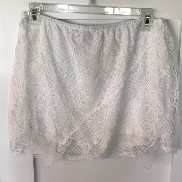 White Lace skorts, size medium - Picture 1 of 4